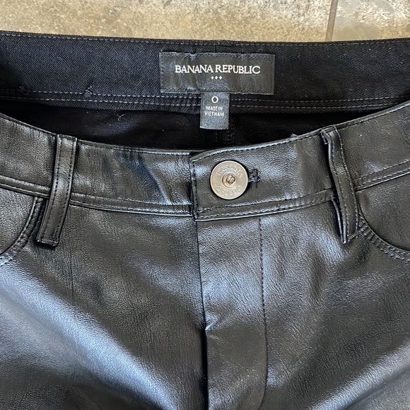 BANANA REPUBLIC faux leather front pant - Picture 4 of 6